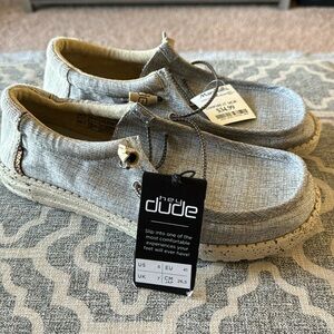 hey dudes men size 8 NWT